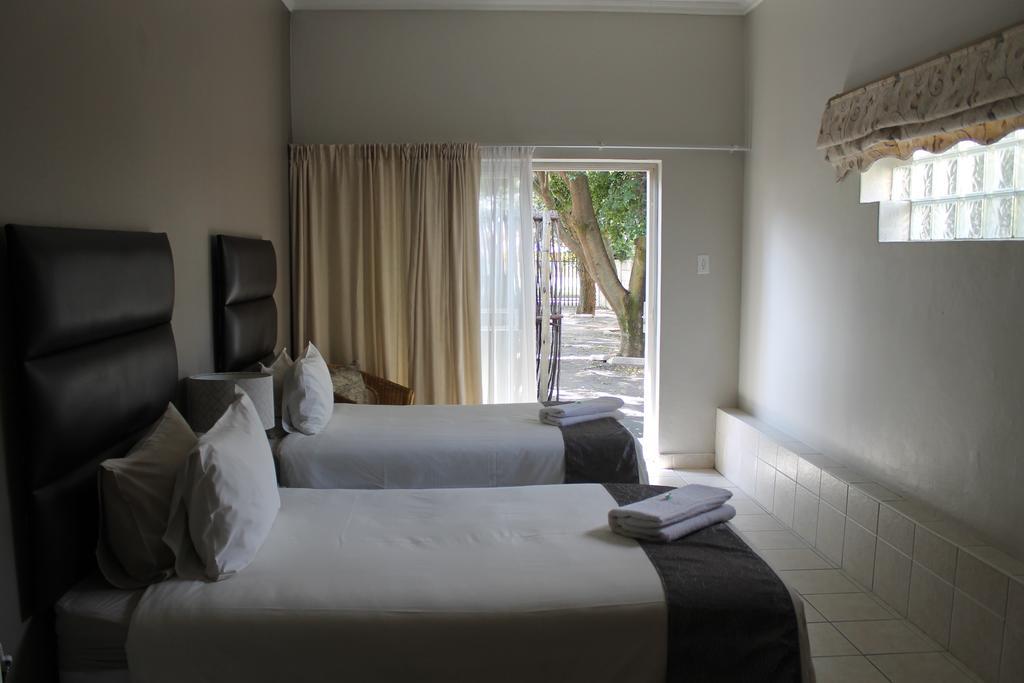 Fin And Feather Guest Lodge Boksburg Luaran gambar
